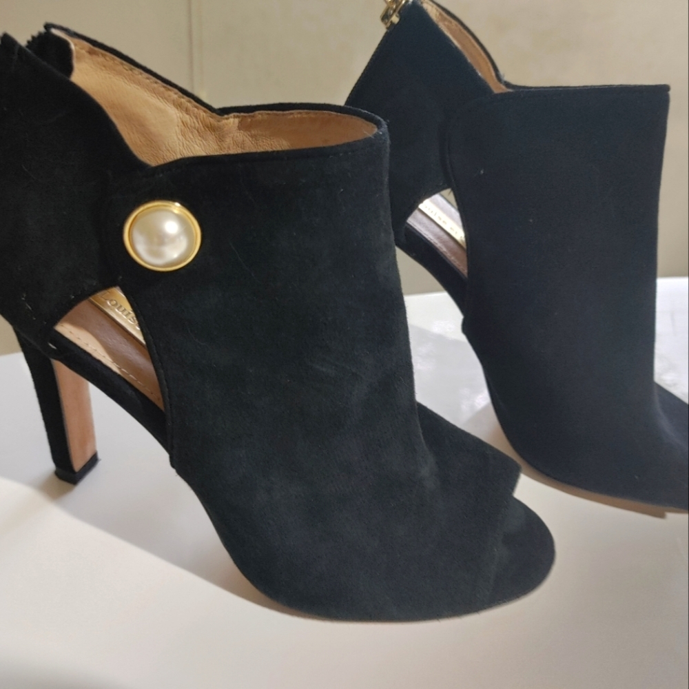 Black shoes